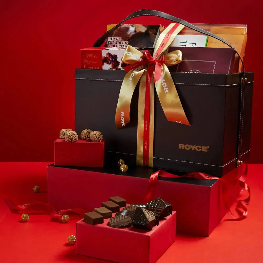 Cluizel 28-Piece Dark & Milk Chocolate Gift Box | World Wide Chocolate